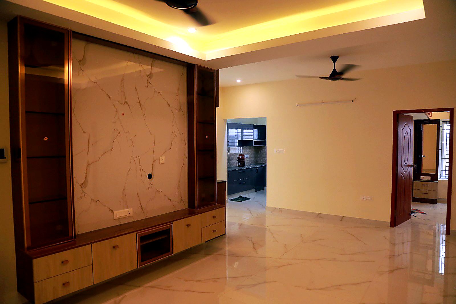 Living hall with recessed ceiling lighting